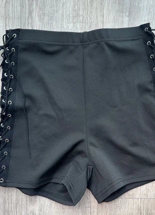 Shein Shorts mit Schnürung S Schwarz, merk: Shein, staat: Nieuw met prijskaartje, maat: S / 36 / 8, € 4,50, € 5,43 inclusief Kopersbescherming