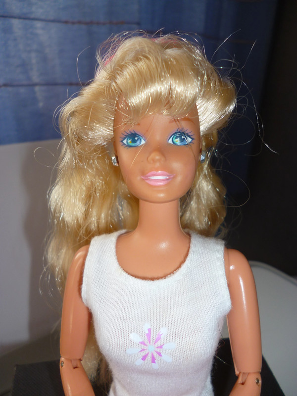 Jolie Barbie articulée