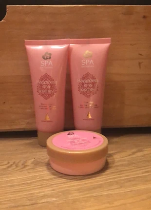 Lot de 3 produit gommage gel douche et crème santé ure savon d Alep, marque: Actions, état: Neuf avec étiquette, 5,00 €, 5,95 € Protection acheteurs incluse