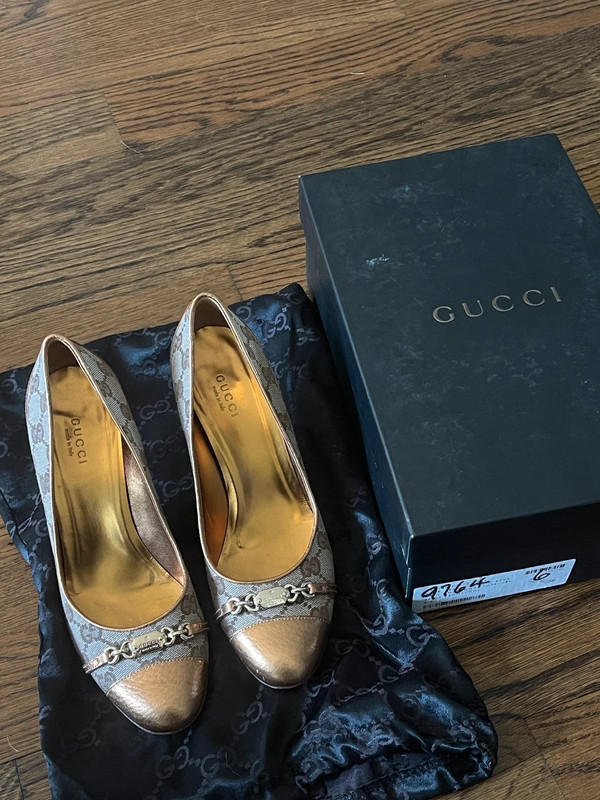 GUCCI Vintage metallic gold GG monogram gold chain charm mid heel pump US 6B 1