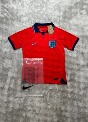 Maillot Angleterre à col rouge, brand: Nike, condition: Very good, size: S, €22.99, €24.84 includes Buyer Protection