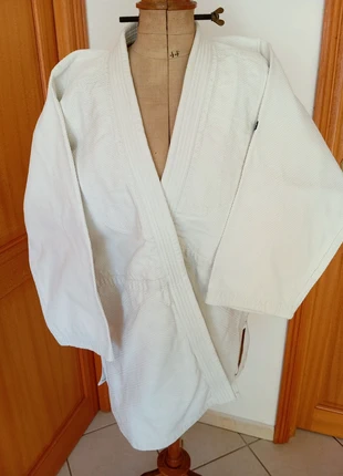 Kimono aikido mixte avec ceinture en excellent état, brand: Domyos, condizioni: Nuovo con cartellino, €33.50, €35.88 include la Protezione acquisti