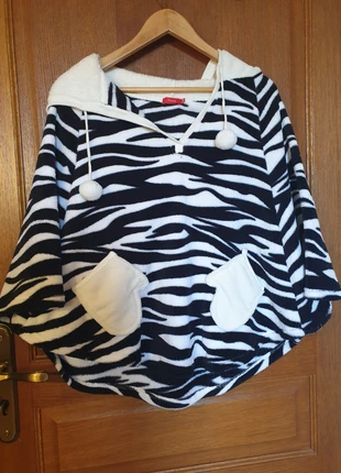 Poncho zèbre , marke: Tissaia, zustand: Sehr gut, größe: Einheitsgröße, 5,00 €, 5,95 € inklusive Vinted-Käuferschutz