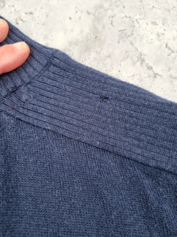 Pull col rond à boutons Tommy Hilfiger – Taille XL Homme (mesures en photos) - photo numéro 12