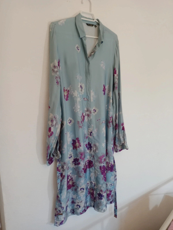 Bonito vestido camisero satinado 💙 azul -precio final, está tarde vacaciones-de Massimo Dutti 4