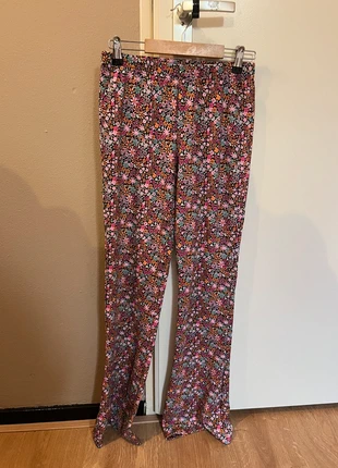 Flared legging bloemetjes maat 158, marque: Twoday, état: Très bon état, taille: 13 ans / 158 cm, 1,99 €, 2,79 € Protection acheteurs incluse