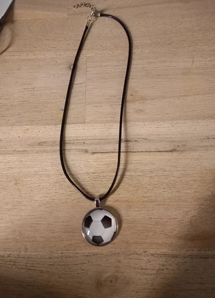Stoere voetbalketting , staat: Nieuw zonder prijskaartje, € 4,95, € 5,90 inclusief Kopersbescherming
