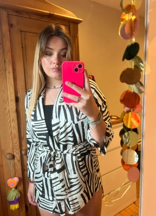 Kimono noir et blanc, merk: Etam, staat: Nieuw met prijskaartje, maat: S / 36 / 8, € 6,00, € 7,00 inclusief Kopersbescherming