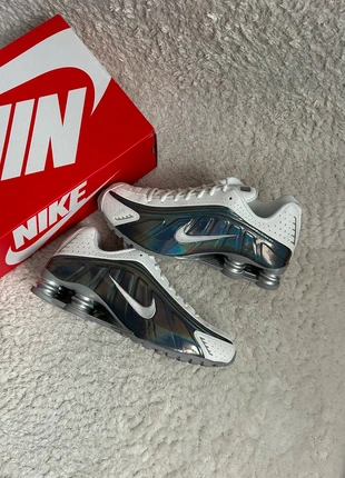 Nike Shox R4 White Metallic Silver/ Blanche Grise Métallsée - 43, marque: Nike, état: Neuf avec étiquette, taille: 43, 115,00 €, 121,45 € Protection acheteurs incluse