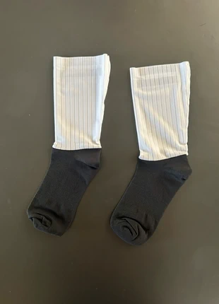 Aero fiets sokken met antislip, merk: Aero, staat: Nieuw zonder prijskaartje, maat: Universeel, € 8,00, € 9,10 inclusief Kopersbescherming