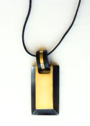 Pendentif collier artisanal corne et laiton doré colonne 6cm vintage 80, marque: Fabrication Artisanale, état: Neuf sans étiquette, 12,00 €, 13,30 € Protection acheteurs (Pro) incluse