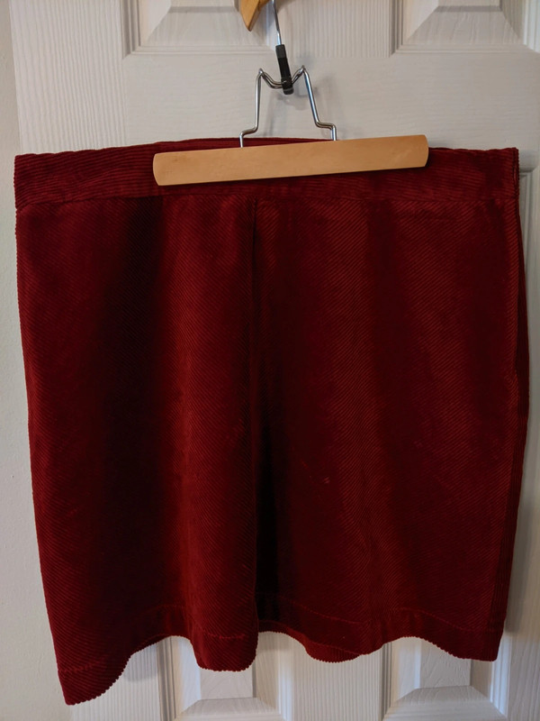 Burgundy corduroy skirt from loft with zipper 1