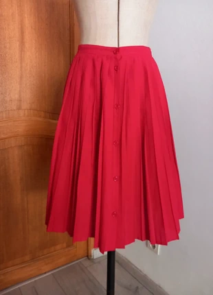 Jupe plissée rouge vintage en parfait état Taille 36, brand: Vintage Dressing, condizioni: Ottime, taglia: S / IT 40 / EU 36, €10.00, €11.20 include la Protezione acquisti