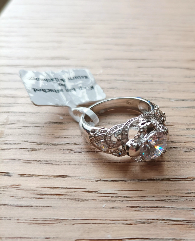 Bague Vancaro avec zyrconiums et petites tetes de mort en argent