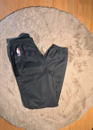Nike pantalon Nike vintage solo swoosh en collab avec nba brooklyn dri-fit noir taille S, brand: Nike, condition: Very good, size: S, €11.99, €13.29 includes Buyer Protection
