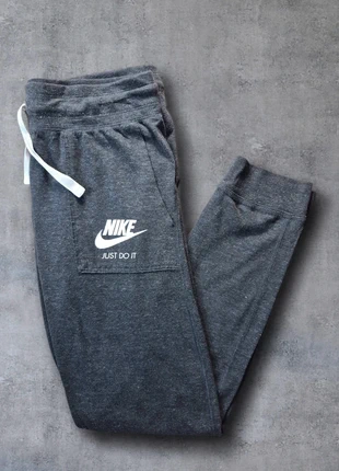 Pantalon de survêtement – Nike – Taille M – Noir – resserré aux chevilles – Très bon état, brand: Nike, condition: Very good, size: M, €16.00, €17.50 includes Buyer Protection