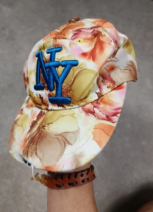 Casquette Motif floral colorées NY taille ajustable big logo brodé Bleu, marca: Fast Fashion, estado: Satisfactorio, tamaño: A partir de 12 años >56 cm, 3,00 €, 3,85 € Protección al comprador incluida