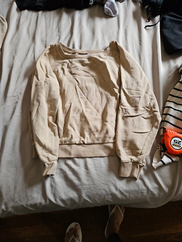 Gap tan sweatshirt 1