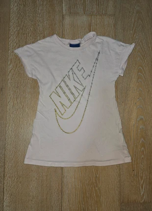 #t shirt rosa chiaro con logo oro e argento bambina tg 3 anni Nike, marque: Nike, état: Bon état, taille: 3 ans / 98 cm, 3,50 €, 4,38 € Protection acheteurs incluse