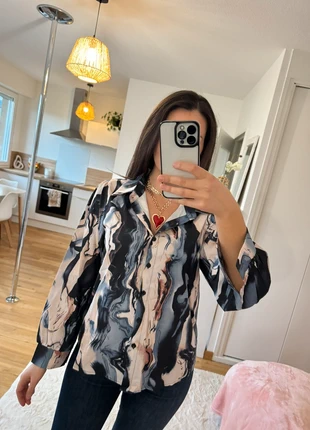 Chemise fluide noire et beige élégante à motifs 🌹, marque: Atelier L, état: Très bon état, taille: M / 38 / 10, 12,00 €, 13,30 € Protection acheteurs incluse