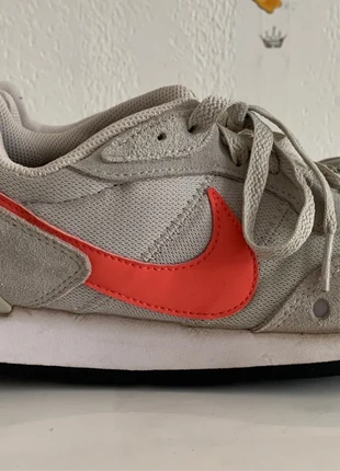 Nike grise, marque: Nike Air, état: Très bon état, taille: 41, 7,00 €, 8,05 € Protection acheteurs incluse