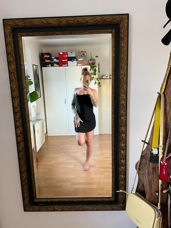 Sexy Kleid mit Perlen  2