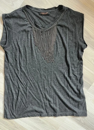 T-shirt Twinset Hits collier intégré en chaîne métal gris taille XS FR 34 36 Très bon état, marca: Twinset, estado: Muito bom, tamanho: XS / 34 / 6, €4.00, €4.90 inclui Proteção do Comprador