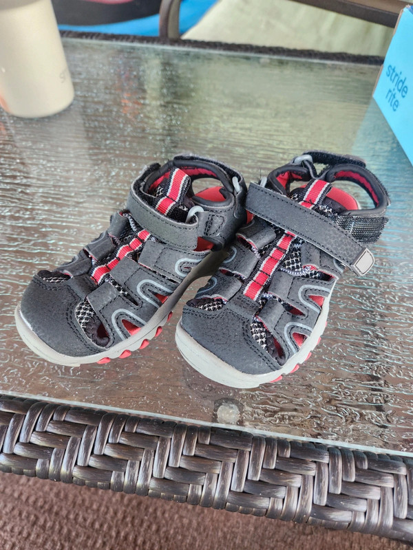 Cat & Jack sandals size 8 1