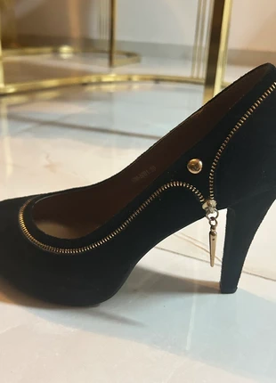 Schwarze Heels mit goldenen Details, brand: Mode Queen, condizioni: Discrete, taglia: 39, €4.00, €4.90 include la Protezione acquisti