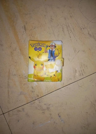 Cahier pokemon  pour écrire mes la taille pas à 44 centimetre, marke: Pokémon, zustand: Sehr gut, größe: Frühchen, bis 44, 5,00 €, 5,95 € inklusive Vinted-Käuferschutz