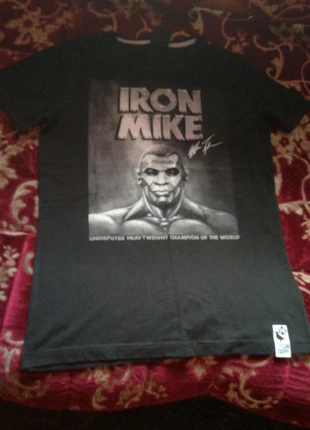 Czarna koszulka z obrazkiem , brand: CROPP, condition: Very good, size: M, €8.00, €9.10 includes Buyer Protection