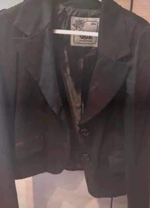 Veste courte de tailleur noire jamais portée 36 printemps veste printemps, marque: Mim, état: Neuf sans étiquette, taille: S / 36 / 8, 6,00 €, 7,00 € Protection acheteurs incluse