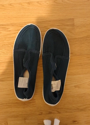 Chaussures d'eau - aquagym - canoé kayak, merk: Decathlon, staat: Heel goed, maat: 36, € 4,00, € 4,90 inclusief Kopersbescherming