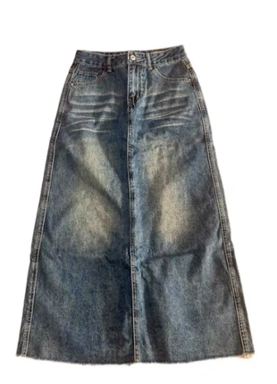 Y2K High-Waisted Denim Maxi Skirt – A-Line Cut, Faded Wash, Raw Hem, marca: Vintage Dressing, estado: Bom, tamanho: S / 36 / 8, €18.00, €19.60 inclui Proteção do Comprador