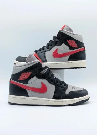 Sneakers Jordan 1 Mid - Taille 38,5 - Neuf avec étiquette - Blanc/Noir/Gris, brand: Jordan, condition: New with tags, size: 38.5, €65.00, €68.95 includes Buyer Protection Pro