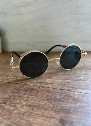 Lunettes de soleil Steampunk dorée– Style vintage unique avec rivets dorés, état: Très bon état, 10,00 €, 11,20 € Protection acheteurs incluse