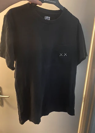 KOWS Uniqlo Tee shirt noir , marque: Uniqlo, état: Très bon état, taille: S, 15,00 €, 16,45 € Protection acheteurs incluse