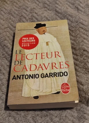 Le lecteur de cadavres de Antonio Garrido, staat: Heel goed, € 2,00, € 2,80 inclusief Kopersbescherming