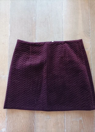 Mini-jupe matelassée velours bordeaux, merk: New Look, staat: Heel goed, maat: L / 40 / 12, € 8,00, € 9,10 inclusief Kopersbescherming