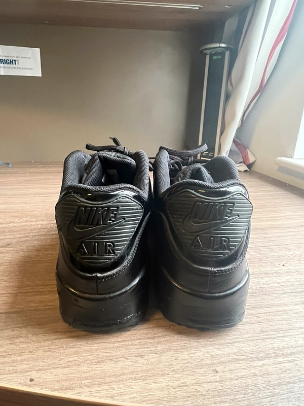 black nike air maxes Vinted