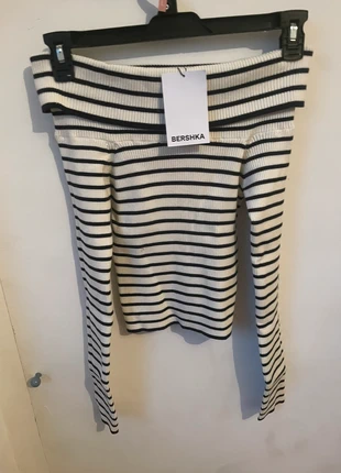 🦓 Top Court Côtelé Rayé Col Bardot - Bershka - Neuf (Taille M), marke: Bershka, zustand: Neu, mit Etikett, größe: M / 38 / 10, 10,00 €, 11,20 € inklusive Vinted-Käuferschutz