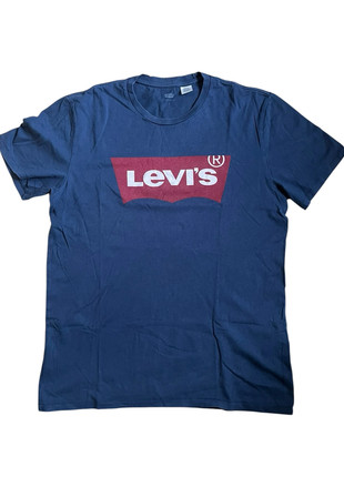 T-shirt Levis bleu marine taille L, brand: Levi's, condizioni: Ottime, taglia: L, €15.00, €16.45 include la Protezione acquisti