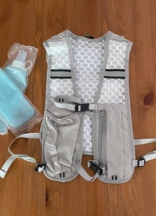 Running vest +1 water flask, staat: Nieuw met prijskaartje, € 24,95, € 26,90 inclusief Kopersbescherming