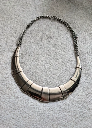 Collier plastron argenté uni geometric, marque: Cache Cache, état: Très bon état, 3,00 €, 3,85 € Protection acheteurs incluse