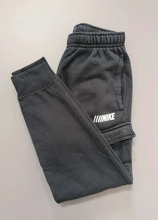 Pantalon de jogging Nike noir taille XS, marque: Nike, état: Très bon état, taille: XS / 34 / 6, 20,00 €, 21,70 € Protection acheteurs incluse