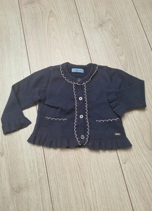 Gebreid vestje met goud detail, marque: Mayoral, état: Très bon état, taille: 9-12 mois / 74 cm, 5,00 €, 5,95 € Protection acheteurs incluse