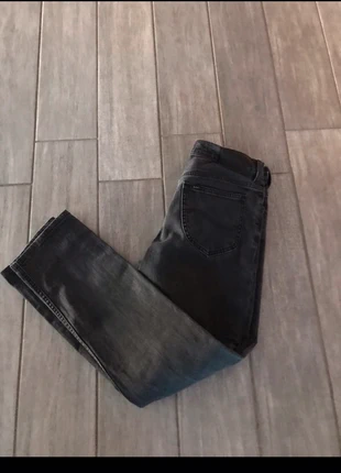 Jean noir, marke: Lee, zustand: Sehr gut, größe: W30 | DE 46, 10,00 €, 11,20 € inklusive Vinted-Käuferschutz