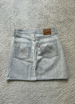 Jupe en Jean Levi’s Taille Haute Grise - Premium !, marke: Levi's, zustand: Sehr gut, größe: S / 36 / 8, 25,00 €, 26,95 € beinhaltet Vinted-Käuferschutz Pro