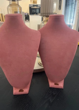 Display kettingen, merk: Yehwang, staat: Heel goed, € 15,00, € 16,45 inclusief Kopersbescherming