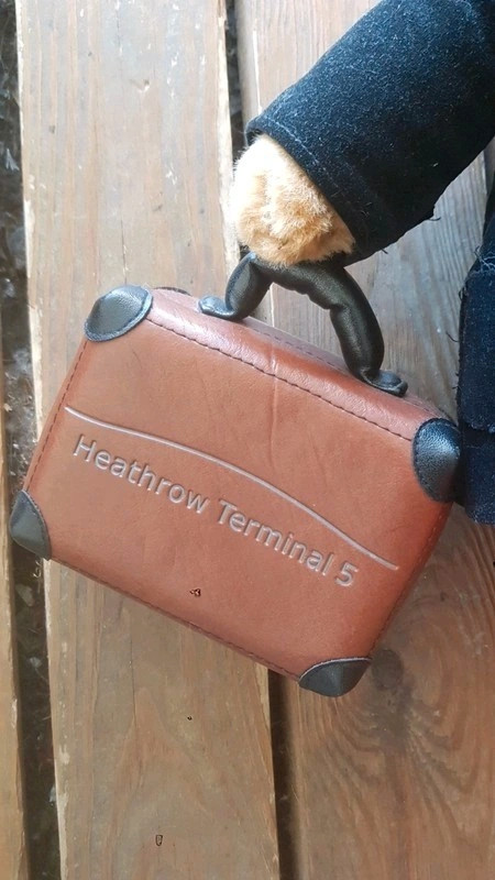 Jouet en peluche Paddington classique avec bottes et valise